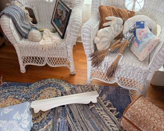 Pair chairs tons rugs