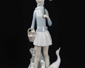 Lladro "Girl with Geese" Porcelain Figurine #4510