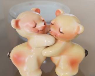Van Tellingen Hugging Bears Salt and Pepper Shakers