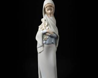 Lladro Porcelain Figurine - "Madonna of The Flowers"