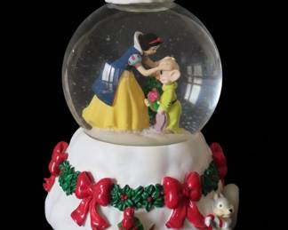 Disney Snow White and Dopey Musical Snow Globe