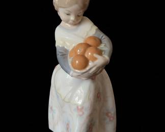 Lladro Porcelain Figurine "Valencian Girl with Oranges" #4841