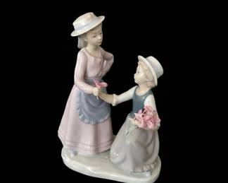 Lladro Porcelain Figurine - "The Gift of Spring"