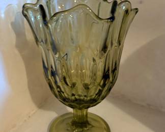 Fenton Colonial Green Thumbprint Handkerchief Pedestal Vase