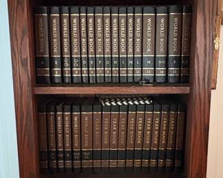 World Book Encyclopedia and Year Books Set