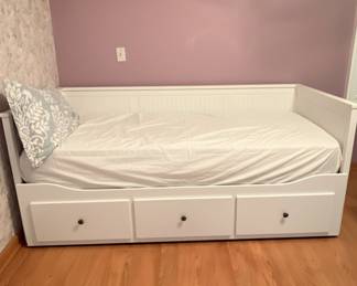 IKEA HEMNES White Daybed with 3 Drawers