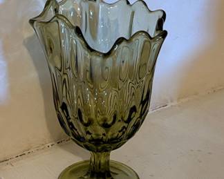 Fenton Colonial Green Thumbprint Handkerchief Pedestal Vase