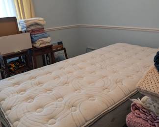 Clean Like New Twin Mattress/Box Spring