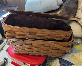 Picnic Basket has an inner removable shelf basket
