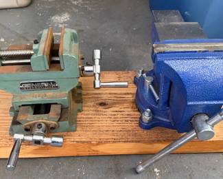 For complete description and to bid on this item, please go to:  ctbids.com/estate-sale/44938
