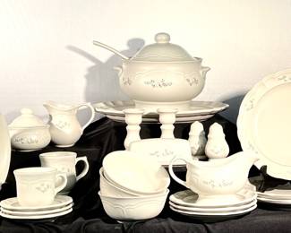 Pfaltzgraff 8pc to place settings plus serving pieces