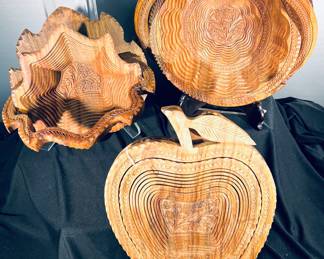 Collapsible wooden baskets