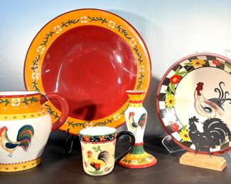 Dishware with chicken motif 