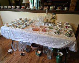 Lots of tea cups