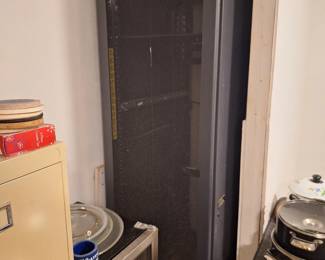 Cantainer for computer system