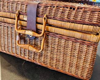 Wicker basket vintage 