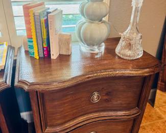 Crystal and side table 