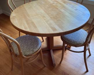 Cute Table and Chairs