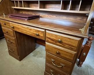 Roll top desk