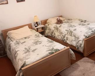 twin blond bedroom set