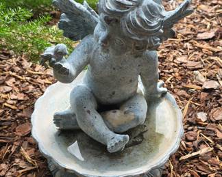 Angel yard Figurine