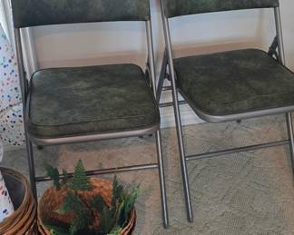 2 Folding Chairs 