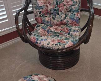 Rattan Swivel Chair with Ottamon 