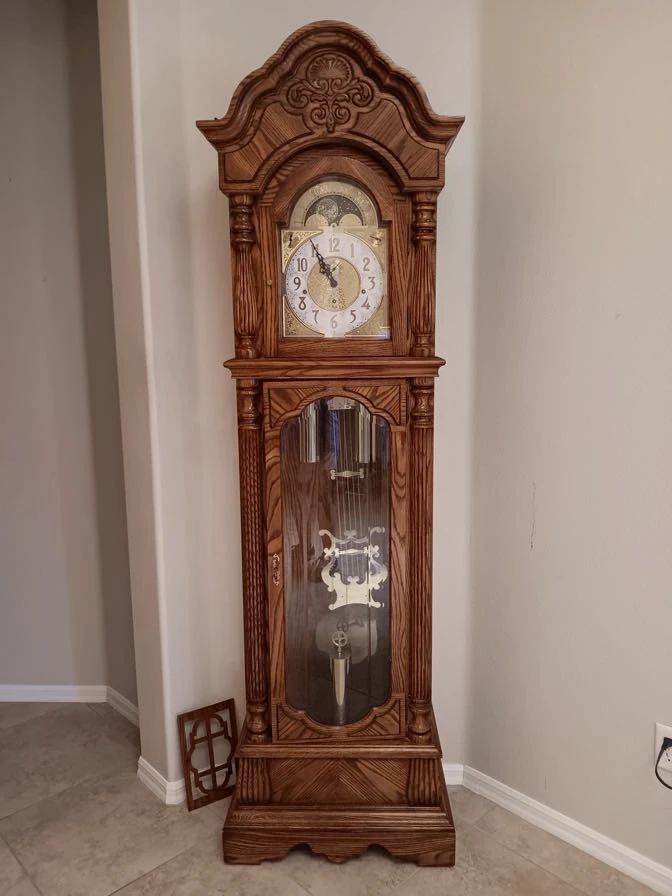 Sligh Grandfather clock in excellent condition