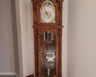 Sligh Grandfather clock in excellent condition
