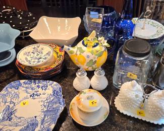 Kitchen/dining items
