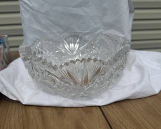 Cut glass bowl with sawtooth rim