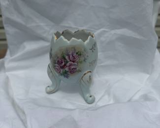 1962 INAR Co Porcelain egg vase