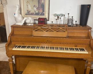 Piano and trinkets 