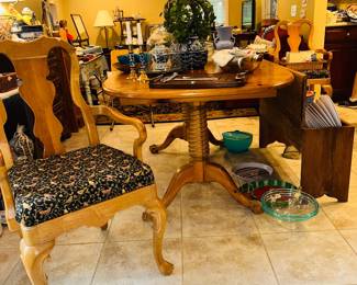 Knotty Pine dining table with 2 leaves 