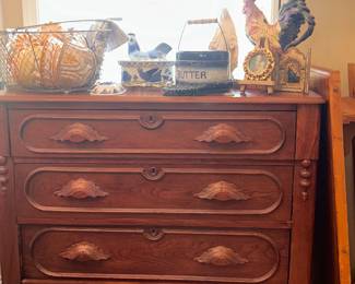Victorian chest of drawers