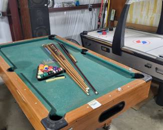 Mizerak Pool Table