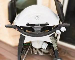 Weber Q Portable Gas Grill – Compact Outdoor BBQ Grill with Folding Cart