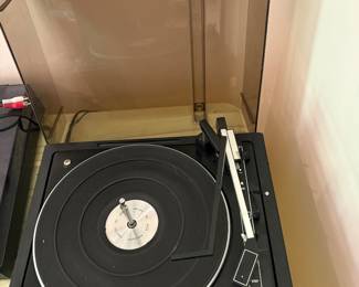 Realistic turntable