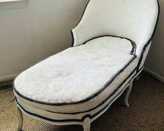 Vintage chaise lounge 