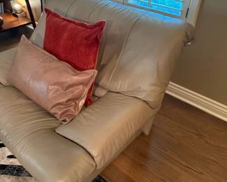 Postmodern Italian Leather Lounge Chair by NICOLETTI SALOTTI