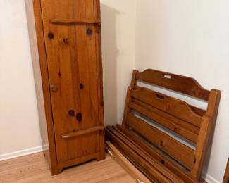 WR Dallas pair of twin beds and two matching wardrobes