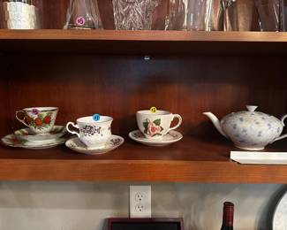 Teacup and saucer, Tea pot