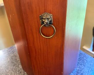  MCM 13" Tall Lion Varnished Octagon Wood Waste Bathroom Trash Can