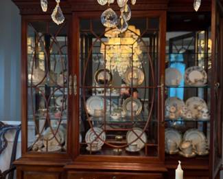 Thomasville China Hutch 