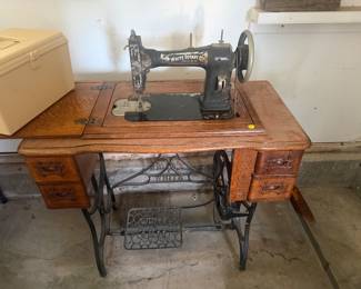 Vintage singer, sewing machine