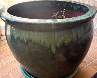 Large ceramic pot