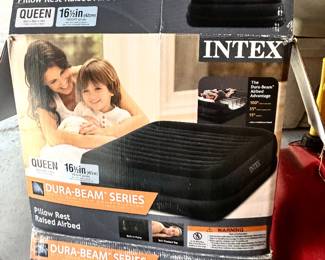 Queen inflatable bed