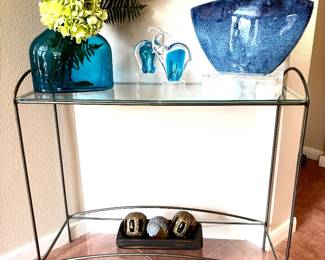 Metal/glass table