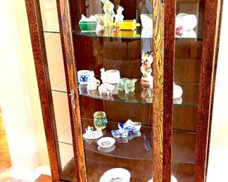 Circa 1910 lovely tiger oak curio cabinet