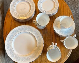 Royal Dalton Meadow Mist 8-five piece placesettings